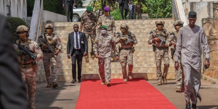 MALI : LE PRESIDENT ASSIMI GOITA AUX CÔTÉS DES PUPILLES DE LA NATION