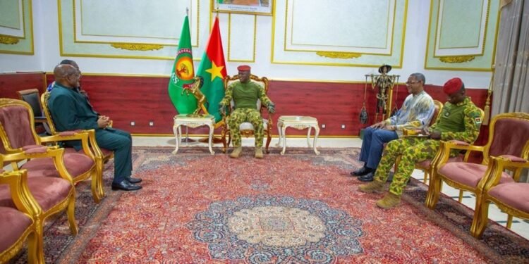 LIBERATION RÉELLE DE L’AFRIQUE : LE PRÉSIDENT DU FASO ÉCHANGE AVEC L’ANCIEN PRÉSIDENT JACOB ZUMA