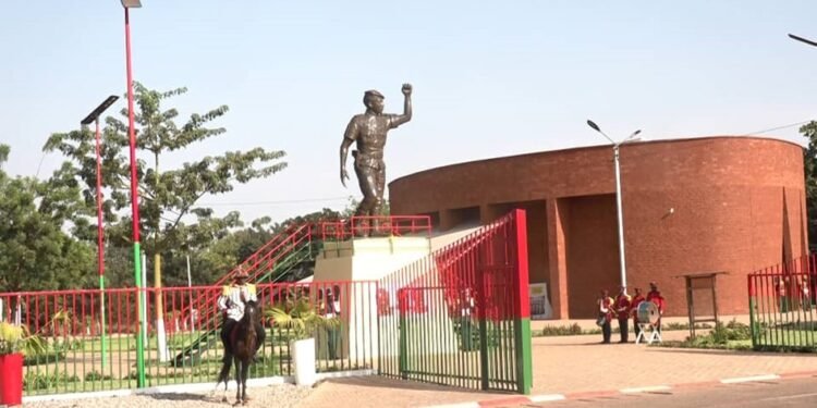 PREMIER CÉRÉMONIAL D’HOMMAGE MENSUEL AU PRÉSIDENT THOMAS SANKARA : UNE CÉLÉBRATION DES IDÉAUX RÉVOLUTIONNAIRES.