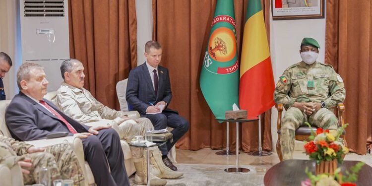 RENFORCEMENT DES LIENS MILITAIRES ENTRE BAMAKO ET MOSCOU : ASSIMI GOÏTA REÇOIT UNE DÉLÉGATION RUSSE A BAMAKO