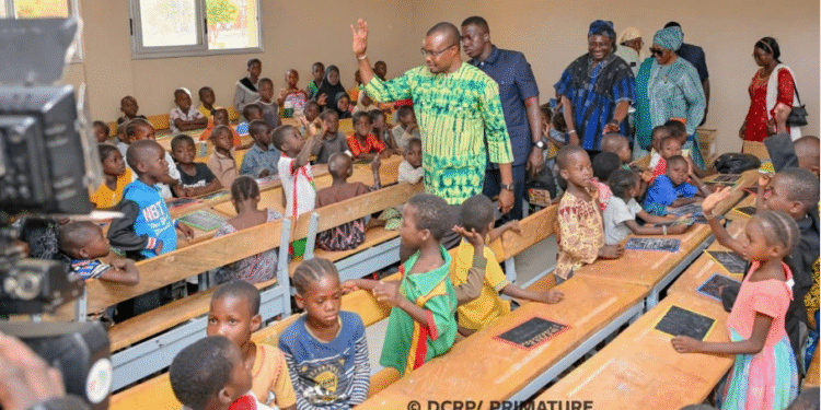 MODERNISATION DE L’ÉDUCATION : LE PREMIER MINISTRE SUR UN CHANTIER SCOLAIRE PILOTE À OUAGADOUGOU