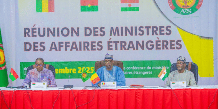 DIPLOMATIE : LES CHEFS DE LA DIPLOMATIE DE L’AES PRÉPARENT LE DEUXIÈME SOMMET DES DIRIGEANTS À OUAGADOUGOU