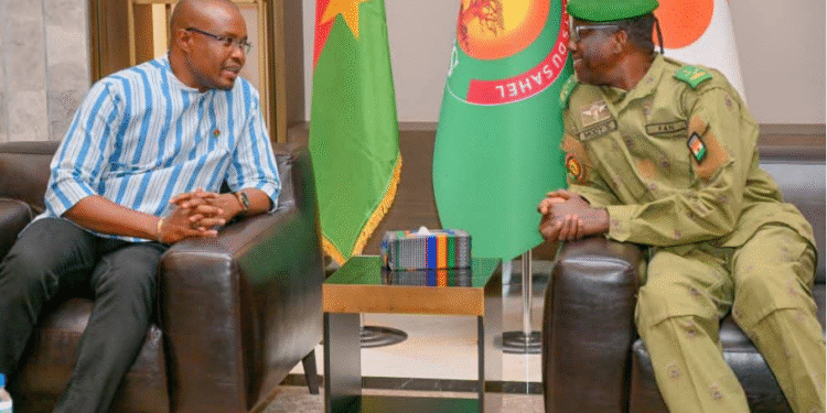 FESTIVAL DE L&rsquo;AÏR AU NIGER : LE PREMIER MINISTRE BURKINABÈ ATTERIT À NIAMEY