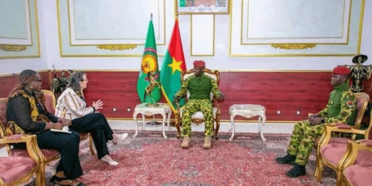 DIPLOMATIE : LE PRÉSIDENT DU FASO REÇOIT L’AMBASSADRICE DU BRÉSIL EN FIN DE MISSION