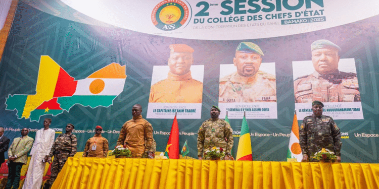 CONFÉDÉRATION DES ÉTATS DU SAHEL : LES DIRIGEANTS DE L’AES EN CONCERTATION À BAMAKO