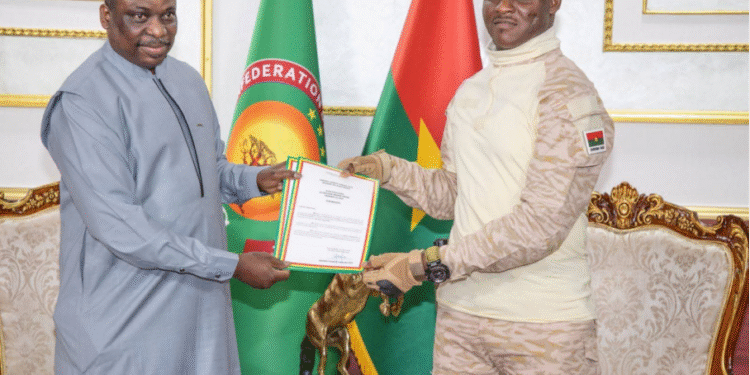 DIPLOMATIE : LE PRÉSIDENT IBRAHIM TRAORÉ REÇOIT LES LETTRES DE CRÉANCE DE DIX NOUVEAUX CHEFS DE MISSION DIPLOMATIQUE