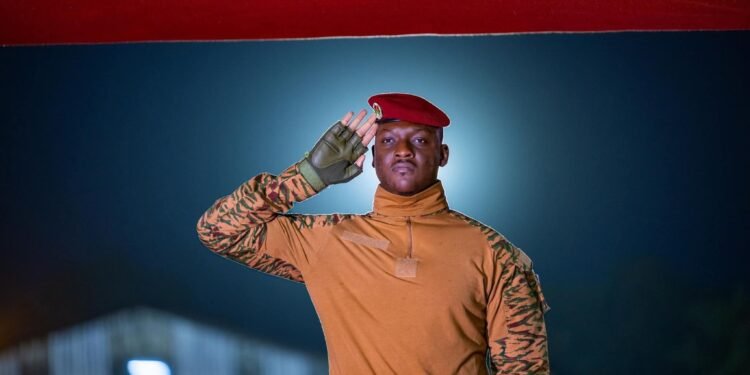 CONFÉRENCE DE L’AES : IBRAHIM TRAORÉ MET EN GARDE CONTRE UN « HIVER NOIR » EN AFRIQUE DE L’OUEST