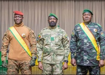 DEUXIÈME SESSION DU COLLÈGE DES CHEFS D&rsquo;ÉTAT DE L&rsquo;AES À BAMOKO : LES PRÉSIDENTS BURKINABÈ ET NIGÉRIEN ÉLEVÉS AU RANG DE GRAND-CROIX DE L&rsquo;ORDRE NATIONAL DU MALI