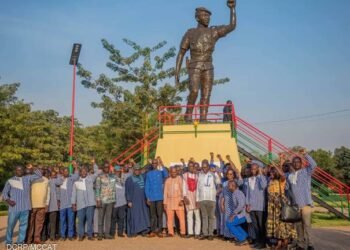 HOMMAGE MENSUEL À THOMAS SANKARA : LE MCCAT AUX CÔTÉS DES AUTORITÉS POUR HONORER LA MÉMOIRE DU PÈRE DE LA RÉVOLUTION