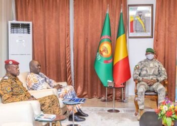 AES : DEUX ÉMISSAIRES BURKINABÈ EN VISITE AU PALAIS DE KOULOUBA