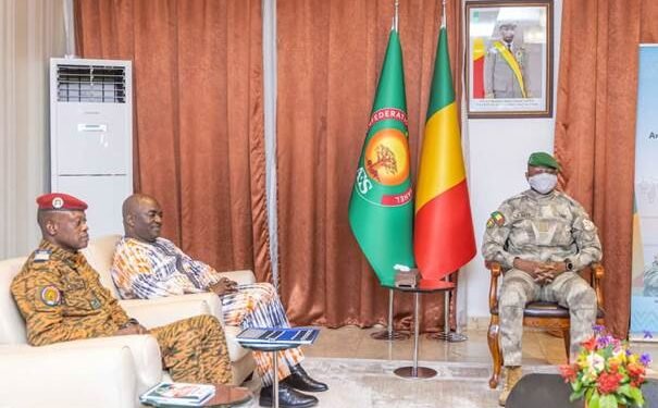AES : DEUX ÉMISSAIRES BURKINABÈ EN VISITE AU PALAIS DE KOULOUBA