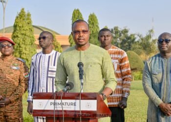 CÉRÉMONIE DE MONTÉE DES COULEURS À LA PRIMATURE : LE PREMIER MINISTRE TRACE LES PERSPECTIVES DE L’ACTION GOUVERNEMENTALE