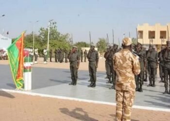 ACADÉMIE DE POLICE : LES ÉLÈVES COMMISSAIRES ET OFFICIERS DE LA 11ᵉ PROMOTION PRÉSENTÉS AU DRAPEAU