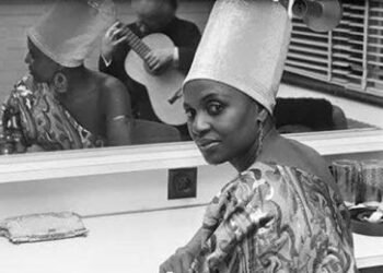 MIRIAM MAKEBA : LA VOIX QUI A FAIT TREMBLER L’APARTHEID ET PORTÉ L’AFRIQUE AU MONDE