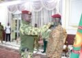BURKINA FASO : LE PRÉSIDENT DU FASO DÉCORE LE MINISTRE DE LA DÉFENSE DES INSIGNES DE GÉNÉRAL DE DIVISION