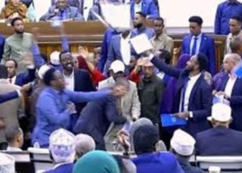 SOMALIE : VIVES TENSIONS AU PARLEMENT AUTOUR DES RÉFORMES CONSTITUTIONNELLES