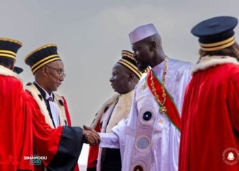 GUINÉE : MAMADI DOUMBOUYA OFFICIELLEMENT INVESTI, ENTRE PROMESSES ÉCONOMIQUES ET TENSIONS POLITIQUES