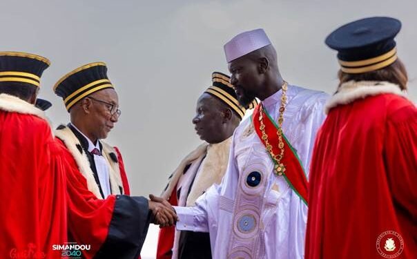 GUINÉE : MAMADI DOUMBOUYA OFFICIELLEMENT INVESTI, ENTRE PROMESSES ÉCONOMIQUES ET TENSIONS POLITIQUES