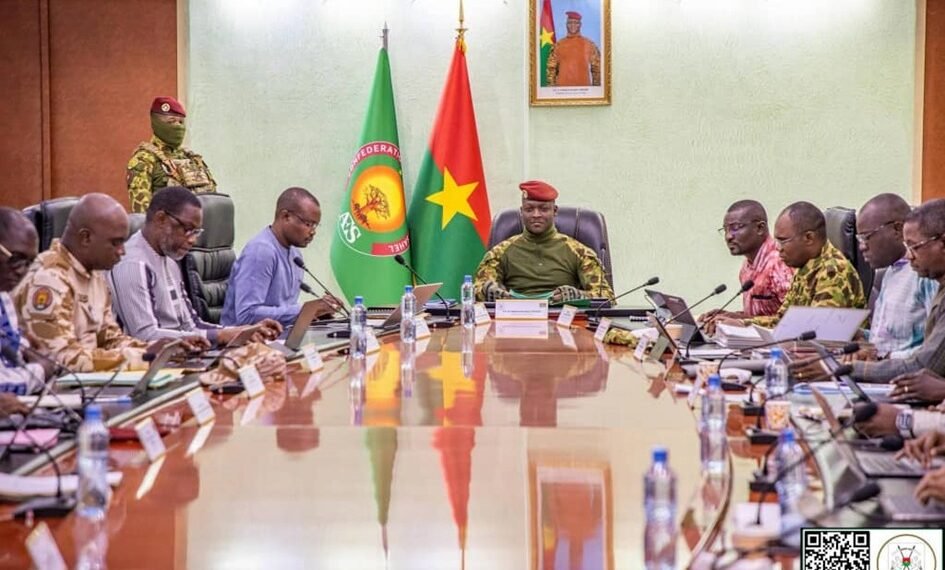 CONSEIL DES MINISTRES : LE GOUVERNEMENT ACTE DES AVANCÉES SANITAIRES ET INSTITUTIONNELLES MAJEURES