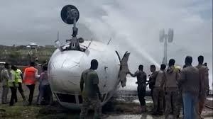 SOMALIE : UN AVION DE LIGNE RATE SA PISTE APRÈS UN ATTERRISSAGE D’URGENCE