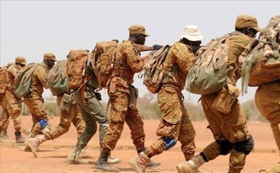 BURKINA FASO : LES FORCES COMBATTANTES DÉTRUISENT DES RÉSEAUX TERRORISTES UTILISANT DES MINI-DRONES