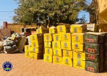 KOUDOUGOU : PLUS DE 360 CARTONS DE BOISSONS ALCOOLISÉES PROHIBÉES SAISIS PAR LA POLICE NATIONALE