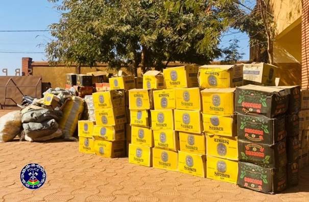 KOUDOUGOU : PLUS DE 360 CARTONS DE BOISSONS ALCOOLISÉES PROHIBÉES SAISIS PAR LA POLICE NATIONALE