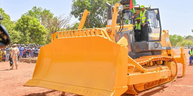 INFRASTRUCTURES ROUTIÈRES : LE GOUVERNEMENT LANCE LA RÉHABILITATION DE L’AXE BOBO–BANFORA ET LA CONSTRUCTION DE LA ROUTE BANFORA–ORODARA