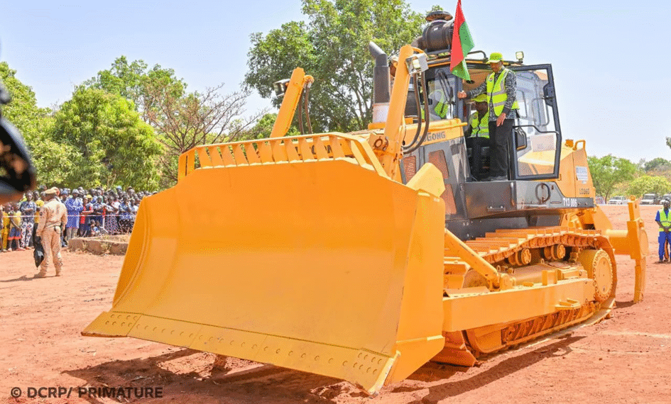 INFRASTRUCTURES ROUTIÈRES : LE GOUVERNEMENT LANCE LA RÉHABILITATION DE L’AXE BOBO–BANFORA ET LA CONSTRUCTION DE LA ROUTE BANFORA–ORODARA