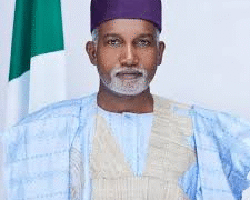 NIGERIA : REMANIEMENT POLITIQUE EN VUE, UN MINISTRE QUITTE SES FONCTIONS POUR SE LANCER DANS LA COURSE ÉLECTORALE