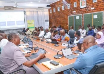 ÉCONOMIE ET FINANCES : PREMIÈRE REVUE SECTORIELLE ANNUELLE SOUS LE SIGNE DE LA PERFORMANCE