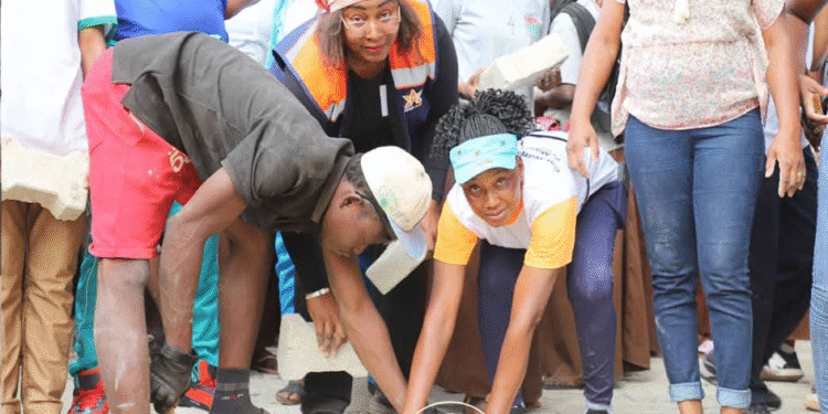 8  MARS AUTREMENT AU BURKINA FASO : DES FEMMES MOBILISÉES AUX CÔTÉS DE LA MINISTRE PASSOWENDÉ PÉLAGIE KABORÉ POUR SOUTENIR L’INITIATIVE FASO MÊBO