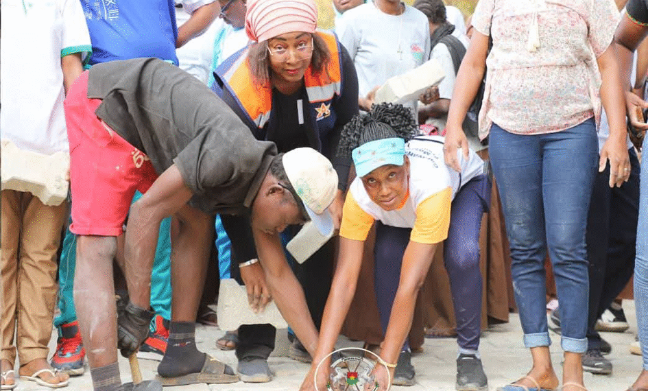 8  MARS AUTREMENT AU BURKINA FASO : DES FEMMES MOBILISÉES AUX CÔTÉS DE LA MINISTRE PASSOWENDÉ PÉLAGIE KABORÉ POUR SOUTENIR L’INITIATIVE FASO MÊBO
