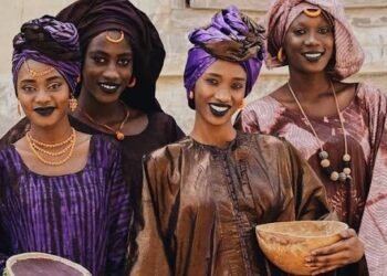 LA FEMME AFRICAINE : PILIER DE LA SOCIÉTÉ ET GARDIENNE DES CULTURES