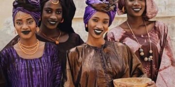 LA FEMME AFRICAINE : PILIER DE LA SOCIÉTÉ ET GARDIENNE DES CULTURES