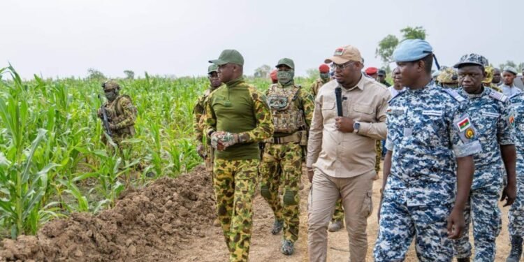 BURKINA FASO : LE CAPITAINE IBRAHIMA TRAORÉ S&rsquo;ARRÊTE À BAPORO, UNE PRISON AGRICOLE QUI RÉINVENTE LA DÉTENTION
