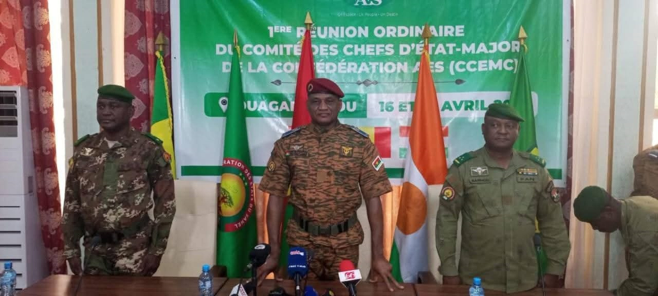 FORCE UNIFIÉE DE L’AES : OUAGADOUGOU ACCUEILLE LA PREMIÈRE RÉUNION STRATÉGIQUE DES CHEFS D’ÉTAT-MAJOR DE L’AES