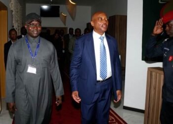 CAF : MOTSEPE EN MISSION À DAKAR POUR DÉSAMORCER LA CRISE AUTOUR DE LA CAN 2025