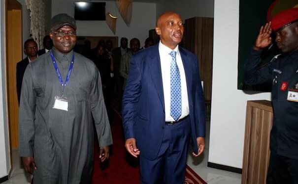 CAF : MOTSEPE EN MISSION À DAKAR POUR DÉSAMORCER LA CRISE AUTOUR DE LA CAN 2025