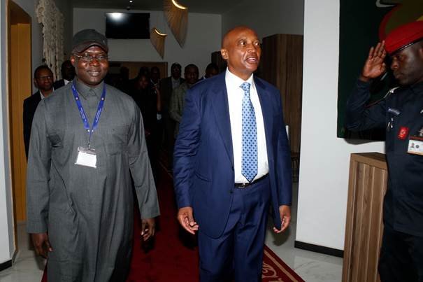 CAF : MOTSEPE EN MISSION À DAKAR POUR DÉSAMORCER LA CRISE AUTOUR DE LA CAN 2025