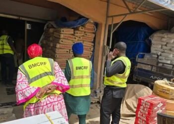 PÉNURIE DE CIMENT : LA BMCRF ÉPINGLE DES PRATIQUES FRAUDULEUSES ET SAISIT PLUS DE 120 TONNES