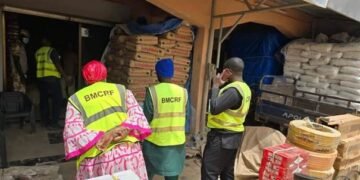 PÉNURIE DE CIMENT : LA BMCRF ÉPINGLE DES PRATIQUES FRAUDULEUSES ET SAISIT PLUS DE 120 TONNES