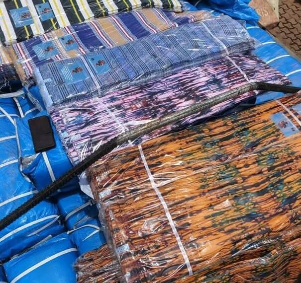 DAKOLA : LES DOUANES DÉJOUENT UNE IMPORTATION FRAUDULEUSE DE PAGNES D’UNE VALEUR DE 156 MILLIONS FCFA