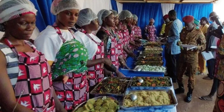 BURKINA FASO : MISER SUR LA CUISINE LOCALE POUR RENFORCER L’AUTONOMIE DES JEUNES