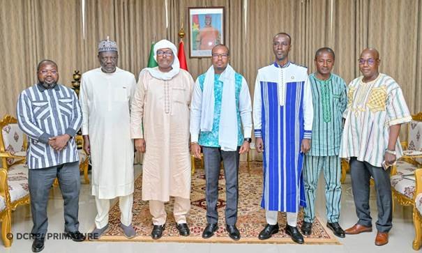 COORDINATION MÉDIATIQUE DANS L’AES : LES RÉGULATEURS REÇUS PAR LE PREMIER MINISTRE  BURKINABÈ