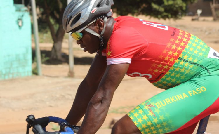 TOUR DU TOGO 2026 : HEYLEN S&rsquo;IMPOSE À SOKODÉ, RAWENDÉ MONTE SUR LE PODIUM POUR LE BURKINA
