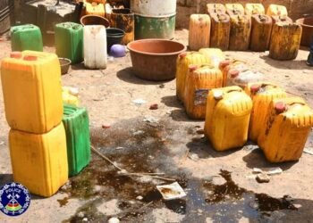 OUAGADOUGOU : UN RÉSEAU DE TRANSFORMATION ILLICITE D’HUILES DÉMANTELÉ PAR LA POLICE