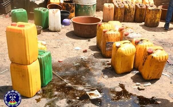 OUAGADOUGOU : UN RÉSEAU DE TRANSFORMATION ILLICITE D’HUILES DÉMANTELÉ PAR LA POLICE