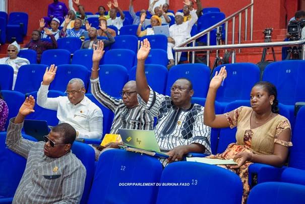 BURKINA : L’ALP ADOPTE À L’UNANIMITÉ LE PROJET DE LOI SUR LA RÉSERVE MILITAIRE
