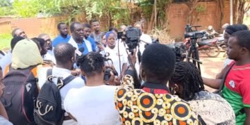 SALAIRES IMPAYÉS À BURKINA INFO : LES EMPLOYÉS MAINTIENNENT LA PRESSION ET FONT CONFIANCE À LA JUSTICE